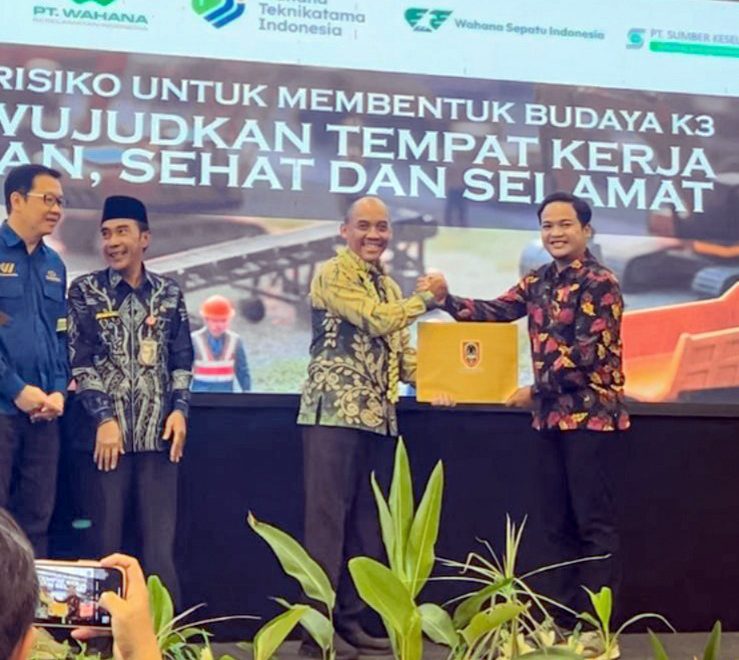 Dahana Reaps Two OHS Awards in South Kalimantan