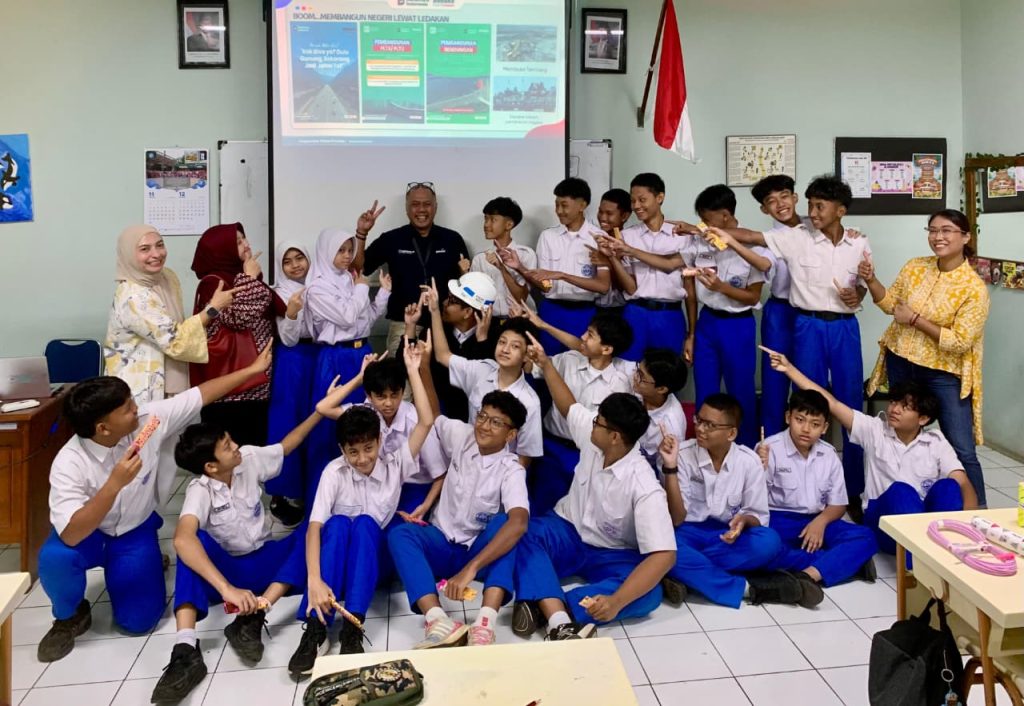 Boom! Dahana Berbagi Pengetahuan tentang Industri Peledakan kepada Siswa