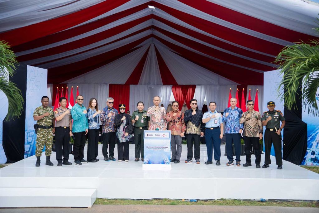 PT Dahana Lepas Ekspor Perdana 18.000 Ton Amonium Nitrat ke Australia